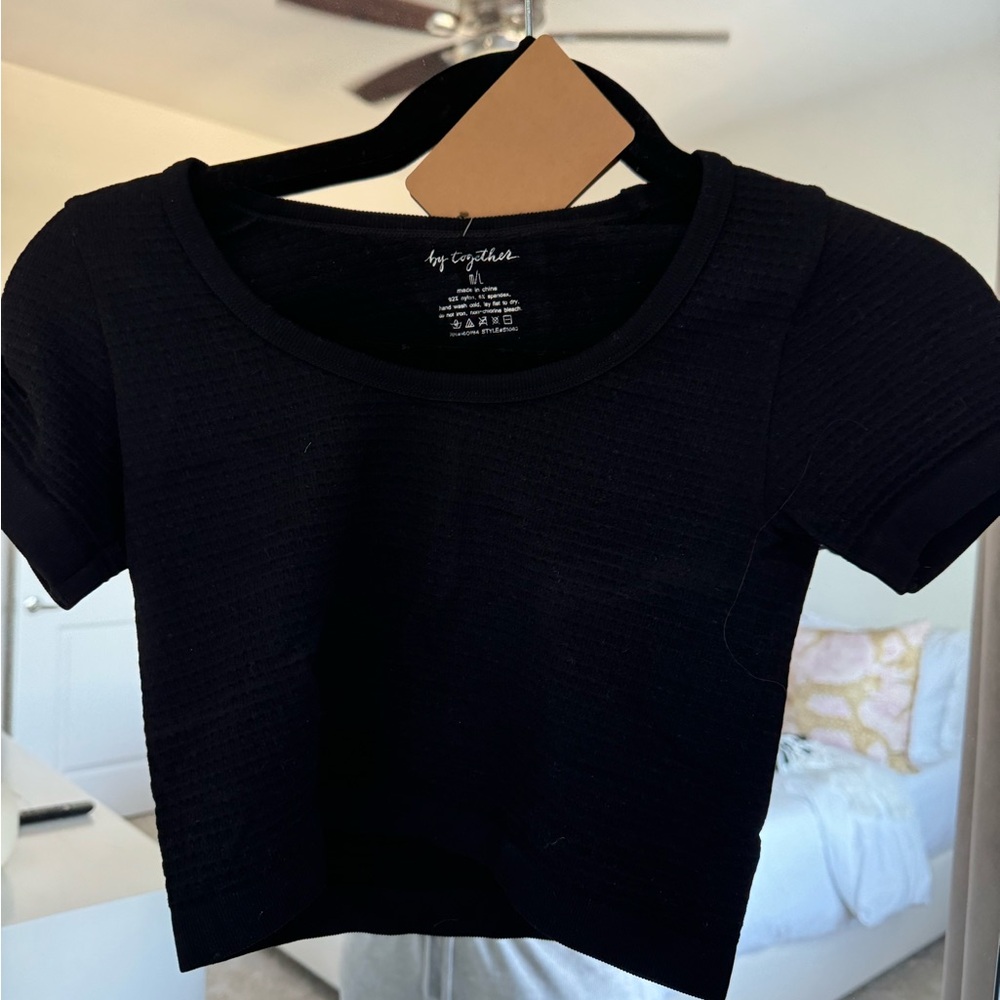NWT cropped workout top